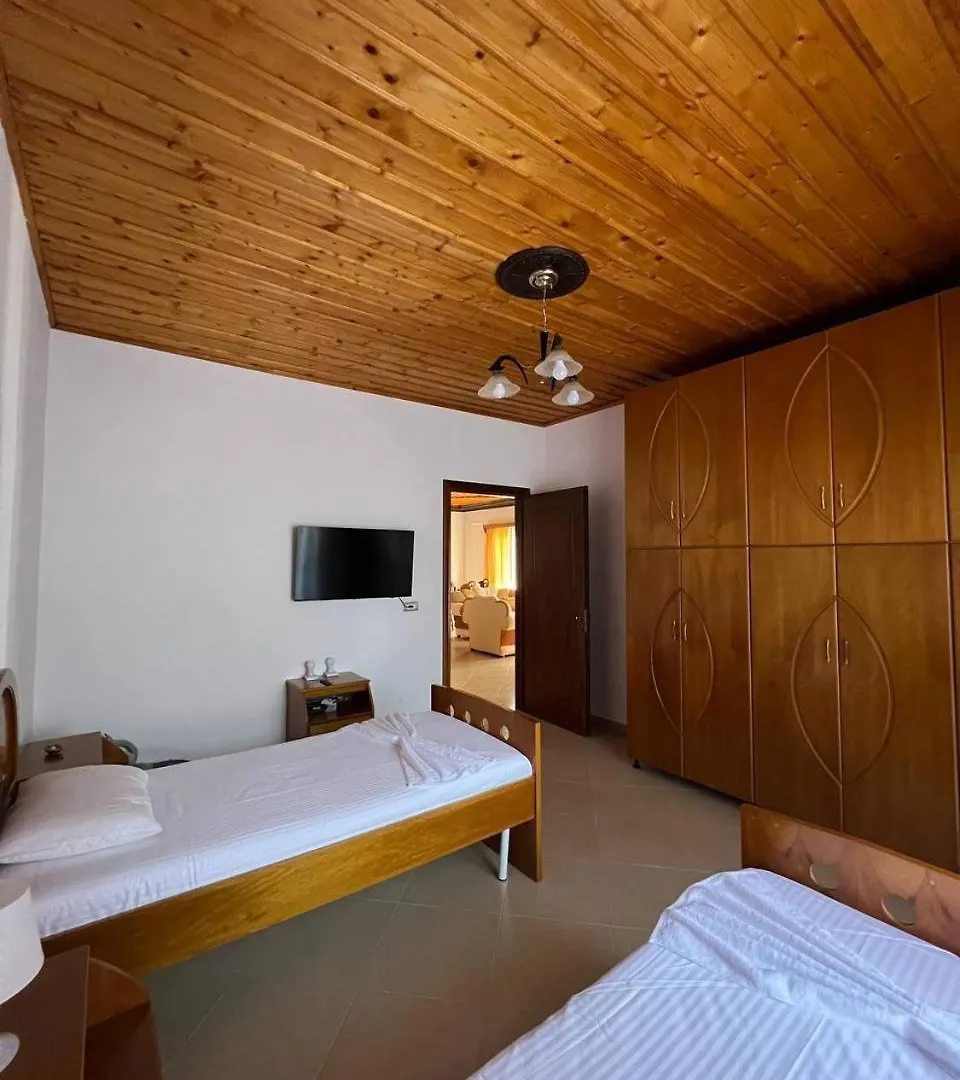 Armando'S Wooden Roof Villa Berat