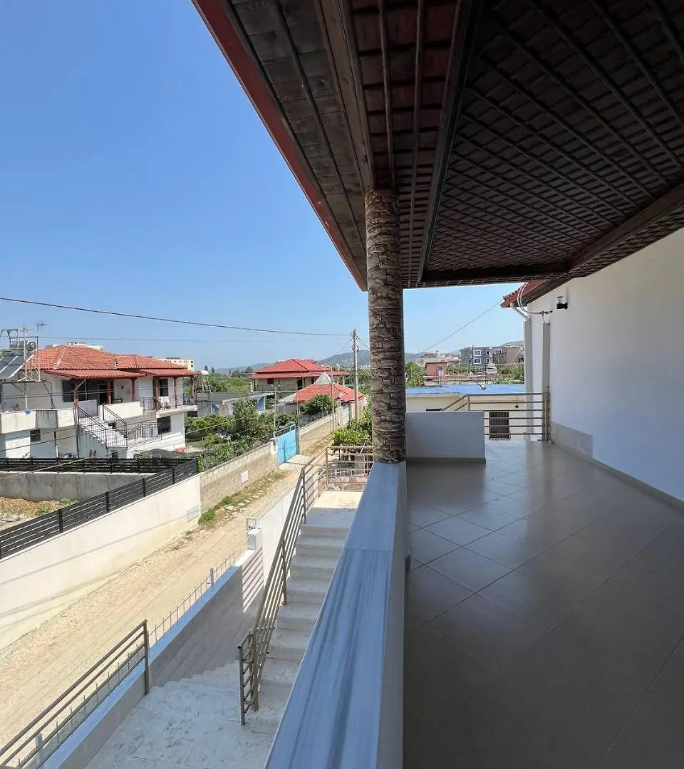 Armando'S Wooden Roof Villa Berat