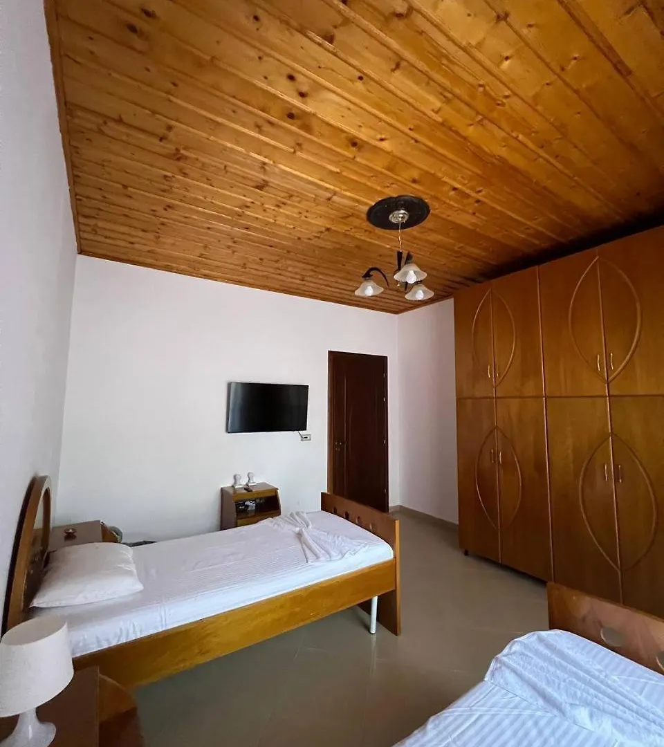 Armando'S Wooden Roof Villa Berat 0*,  Albania